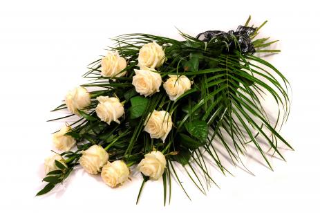 Купить траурный букет из белых роз с доставкой по Мантурово